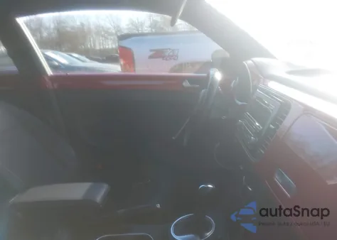 2013 Volkswagen Beetle 2.5L из США, поврежденный, VIN 3VWJP7AT0DM687708